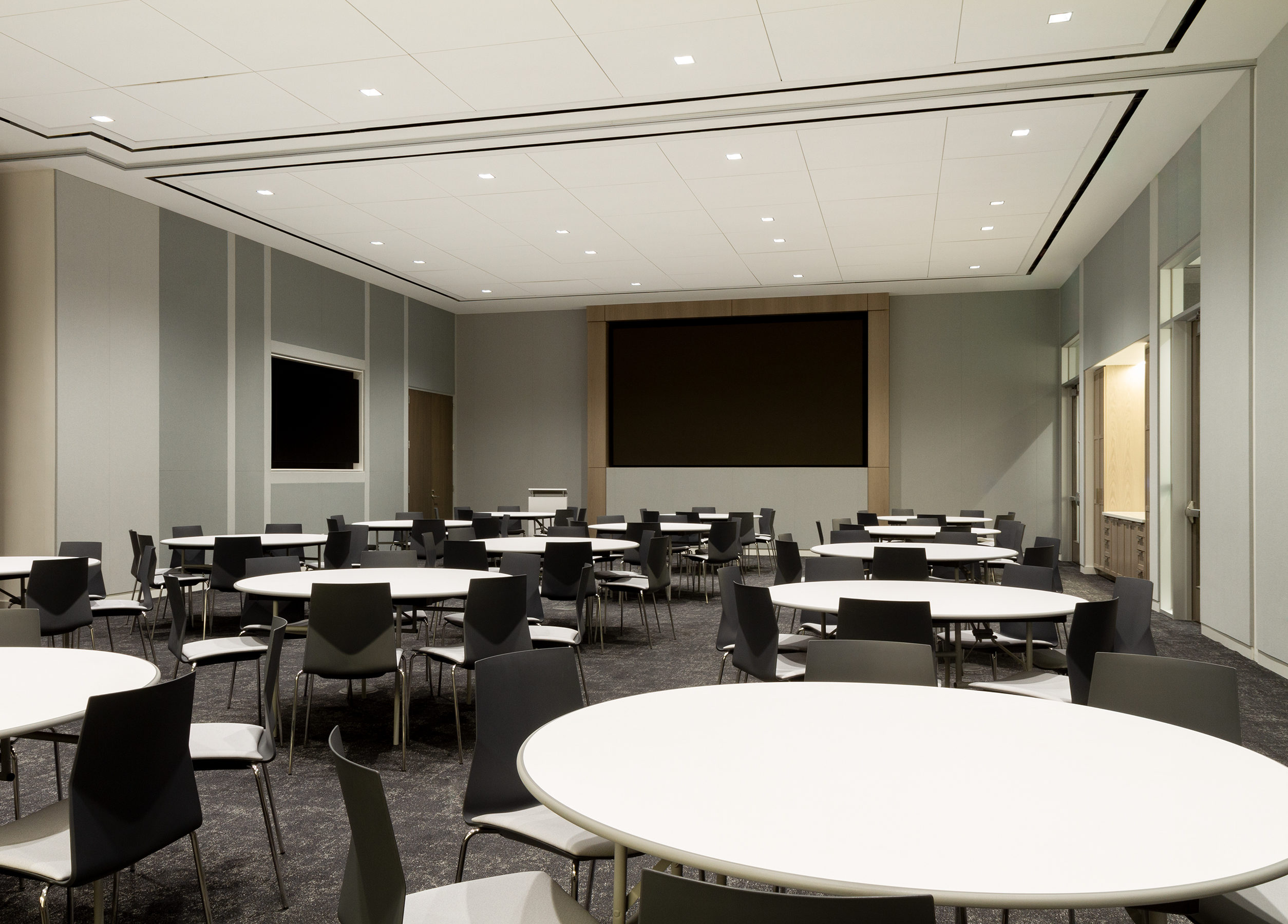 Convene Conference Center at Pegasus Park offers over 16,000 square feet of flexible function space for corporate meetings, conferences and social events. 